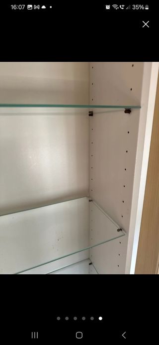 2 estanterias de madera y cristal