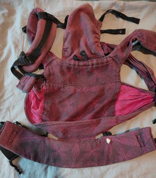 Mochila Porteo Ergonómica morada/Rosa. 