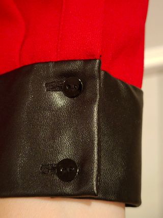 Blusa Zara Roja Talla XS con Puños Polipiel