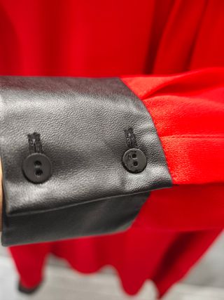 Blusa Zara Roja Talla XS con Puños Polipiel