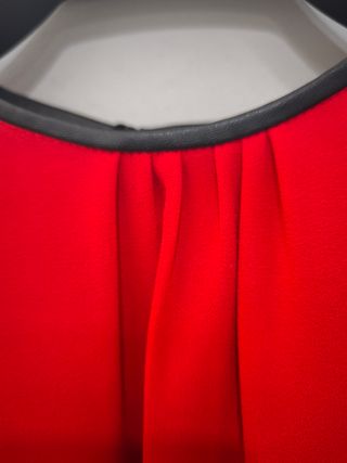 Blusa Zara Roja Talla XS con Puños Polipiel