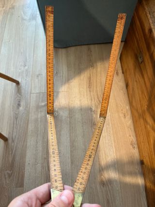 Metro de madera plegable antiguo