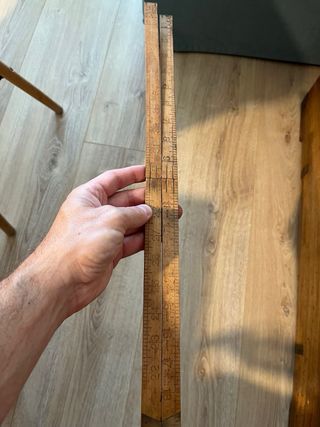 Metro de madera plegable antiguo