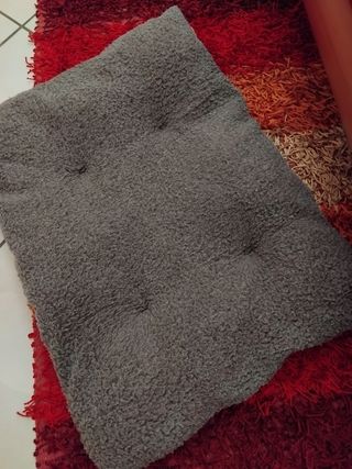 Cuscino per cane grigio 