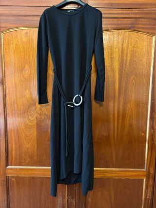 Vestido negro Zara manga larga con cinturón