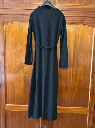 Vestido negro Zara manga larga con cinturón