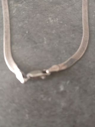 Se vende cadena de plata lisa.