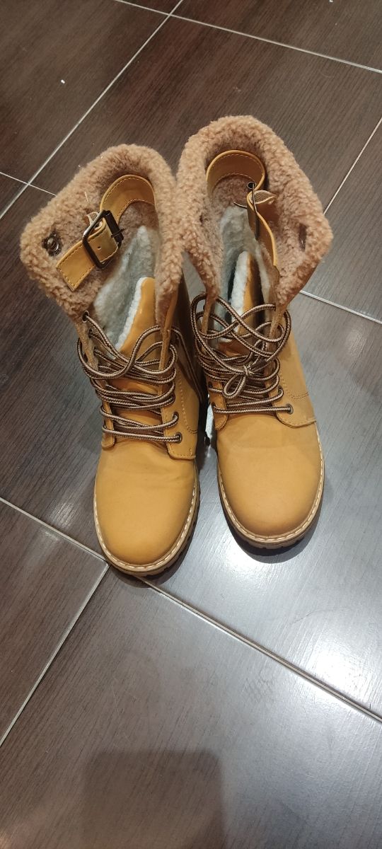 Botas estilo pánama beige y marrón