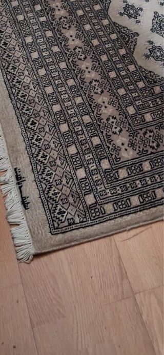 Alfombra Afgana Hecha a Mano con Firma