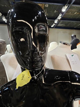 Maniquí Hombre Sentado Bonaveri Negro Brillante