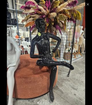 Maniquí Hombre Sentado Bonaveri Negro Brillante