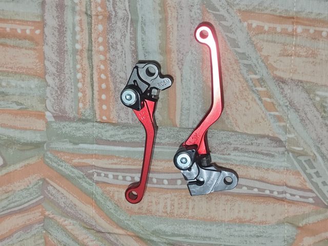 Manetes de travão de bicicleta vermelhas