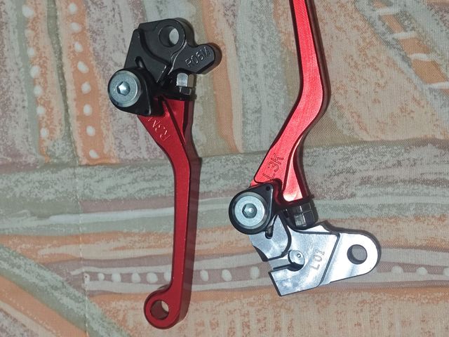 Manetes de travão de bicicleta vermelhas