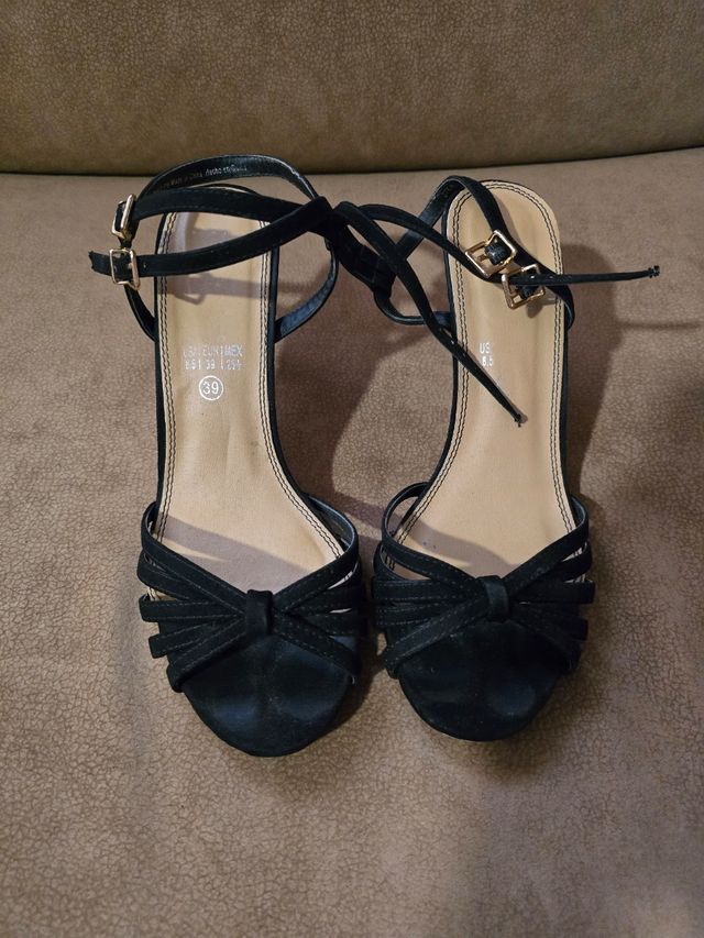 Zapatos de tacón negros