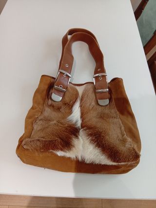 Bolso de piel con pelo