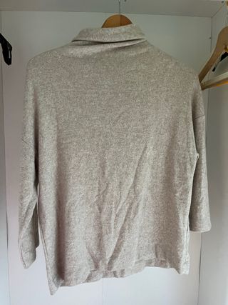 Jersey gris cuello largo