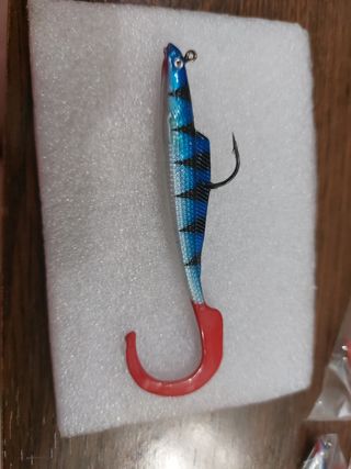 16 señuelos de pesca