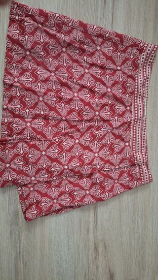 Minifalda Pull&Bear roja y blanca estampada