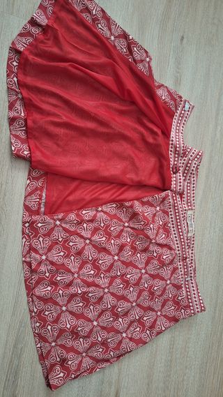 Minifalda Pull&Bear roja y blanca estampada
