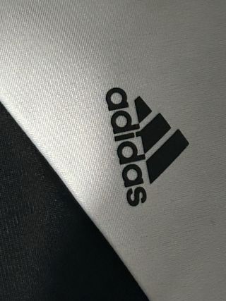 Felpa Adidas nera e bianca