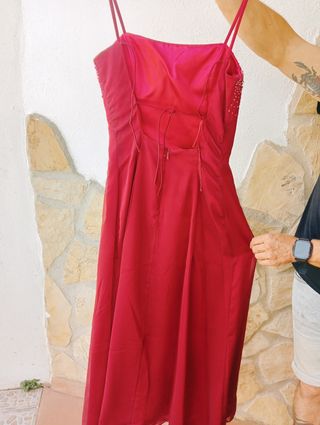 Vestido de fiesta rojo con pedrería