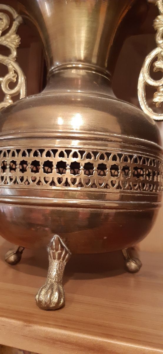 Objeto decorativo de latón