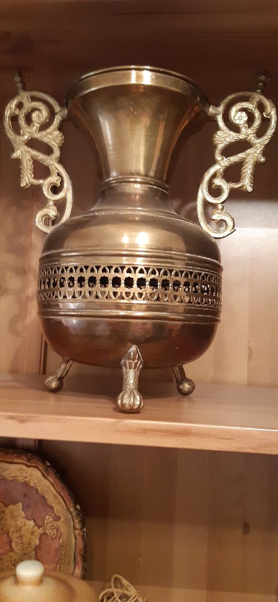 Objeto decorativo de latón