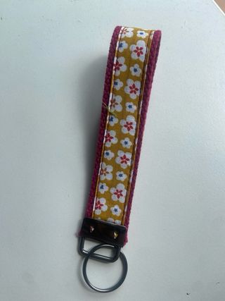 Conjunto hecho a mano: llavero, coletero y moneder