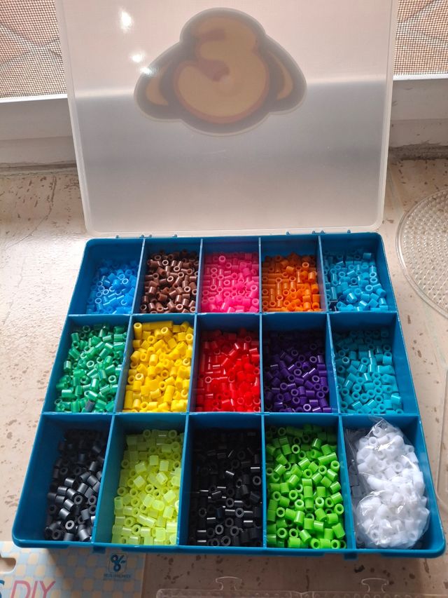 Caja de piezas para manualidades