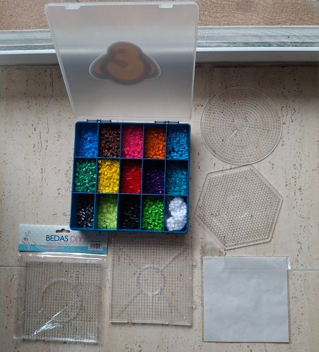 Caja de piezas para manualidades