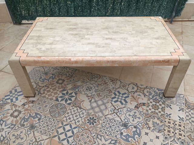 Mesa de centro postmoderna..