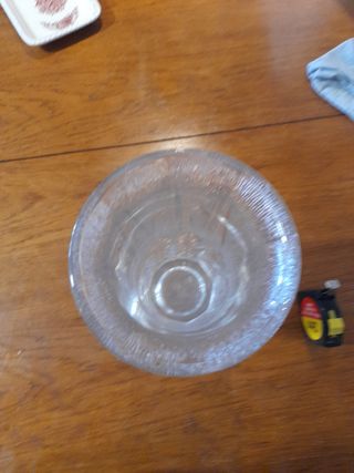 Jarrón de vidrio tallado