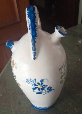 Botijo de cerámica con diseño floral