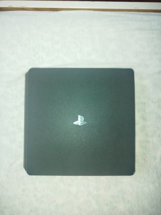 PS4 (PlayStation 4) Negra + 4 Juegos