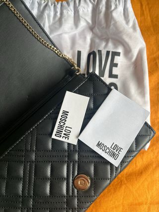 Bolso original Moschino Negro Acolchado,solo 1 uso
