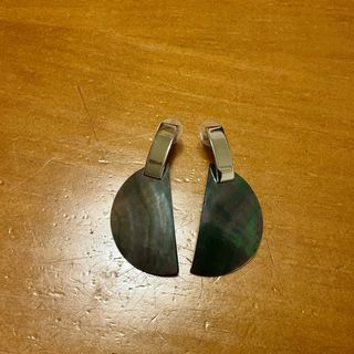 Pendientes de luna nacarados