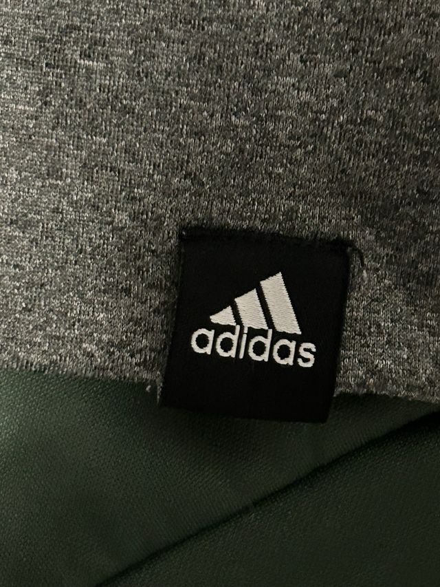 Felpa Adidas con logo