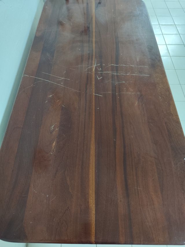 Mesa de madera maciza