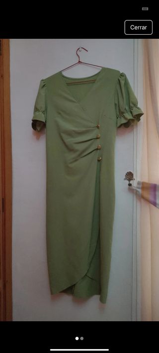 Vestido verde abotonado
