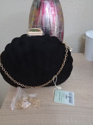 Bolso de fiesta negro con cadena dorada