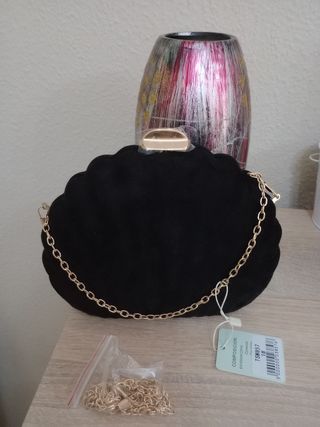 Bolso de fiesta negro con cadena dorada
