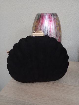 Bolso de fiesta negro con cadena dorada