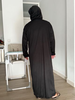 Vestido negro con capucha disfraz