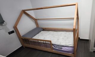 Cama Montessori tipo casa madera