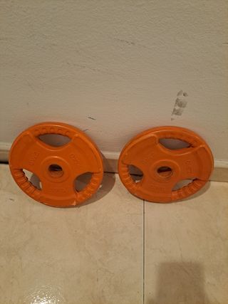 Discos de pesa 2.5kg y 5kg. triple agarre + barra
