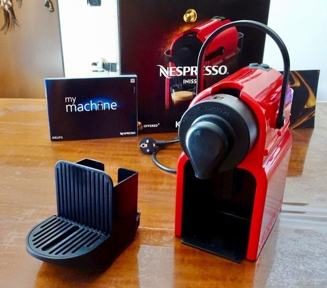 Macchina Caffè Nespresso Inissia Rossa