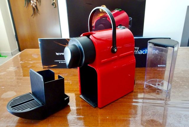 Macchina Caffè Nespresso Inissia Rossa