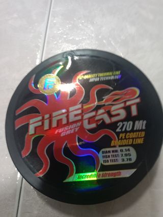 Lote de hilos trenzados para la pesca.