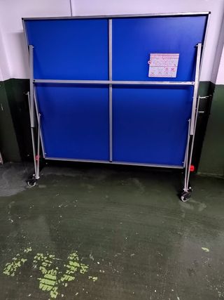 Mesa de ping pong azul