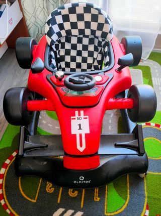 Andador bebé coche de carreras.